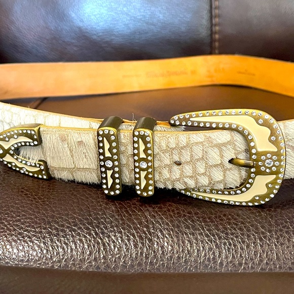 Woman’s belts - Picture 2 of 8